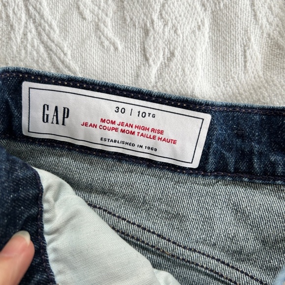 GAP Women's Mom High Rise Denim Jeans Size 10 Tall Tapered Leg Medium Wash - Picture 11 of 15